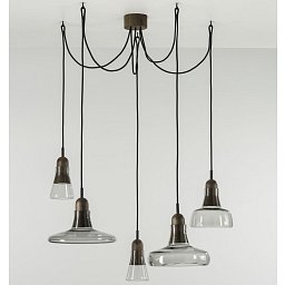Shadows set free, závěsné svítidlo, ručně foukané sklo, kouřová šedá / voskovaný dub / černý kabel, 5x5W LED GU10 dim - BROKIS A Obrázek pro produkt Shadows set free, závěsné svítidlo, ručně foukané sklo, kouřová šedá / voskovaný dub / černý kabel, 5x5W LED GU10 dim - BROKIS A