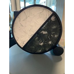 Stolní lampa GEOMETRIC triplex opál BROKISGLASS / šedá kouřová BROKISGLASS / černý matný komaxit / černý kabel - BROKIS A Obrázek pro produkt Stolní lampa GEOMETRIC triplex opál BROKISGLASS / šedá kouřová BROKISGLASS / černý matný komaxit / černý kabel - BROKIS A