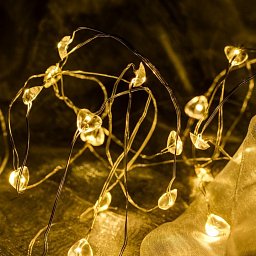 DecoLED LED světelný řetěz na baterie - se srdíčky, 20 diod, 2,3 m Obrázek pro produkt DecoLED LED světelný řetěz na baterie - se srdíčky, 20 diod, 2,3 m