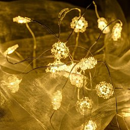 DecoLED LED světelný řetěz na baterie - s vločkami, 20 diod, 2,3 m Obrázek pro produkt DecoLED LED světelný řetěz na baterie - s vločkami, 20 diod, 2,3 m