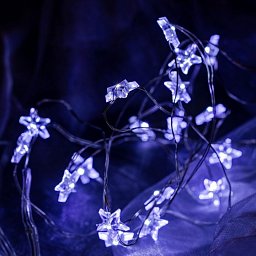 DecoLED LED světelný řetěz na baterie - hvězdičky, ledově bílá, 20 diod, 2,3 m Obrázek pro produkt DecoLED LED světelný řetěz na baterie - hvězdičky, ledově bílá, 20 diod, 2,3 m