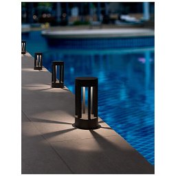 Obrázek pro produkt Venkovní sloupkové svítidlo DEVORA tmavě šedý hliník a skleněný difuzor LED 8W 3000K 220-240V IP54 - NOVA LUCE